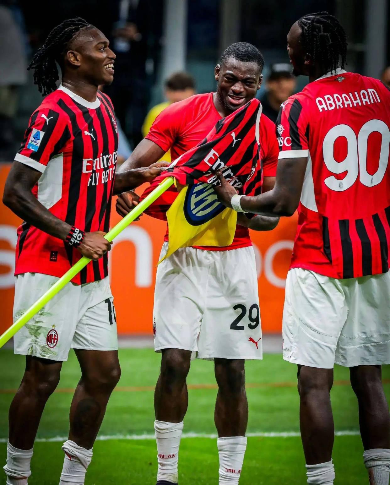 赛地聚焦：英超加时末段热度飙升，AC米兰调整名单，悬念犹存，年轻球员得到机会的简单介绍