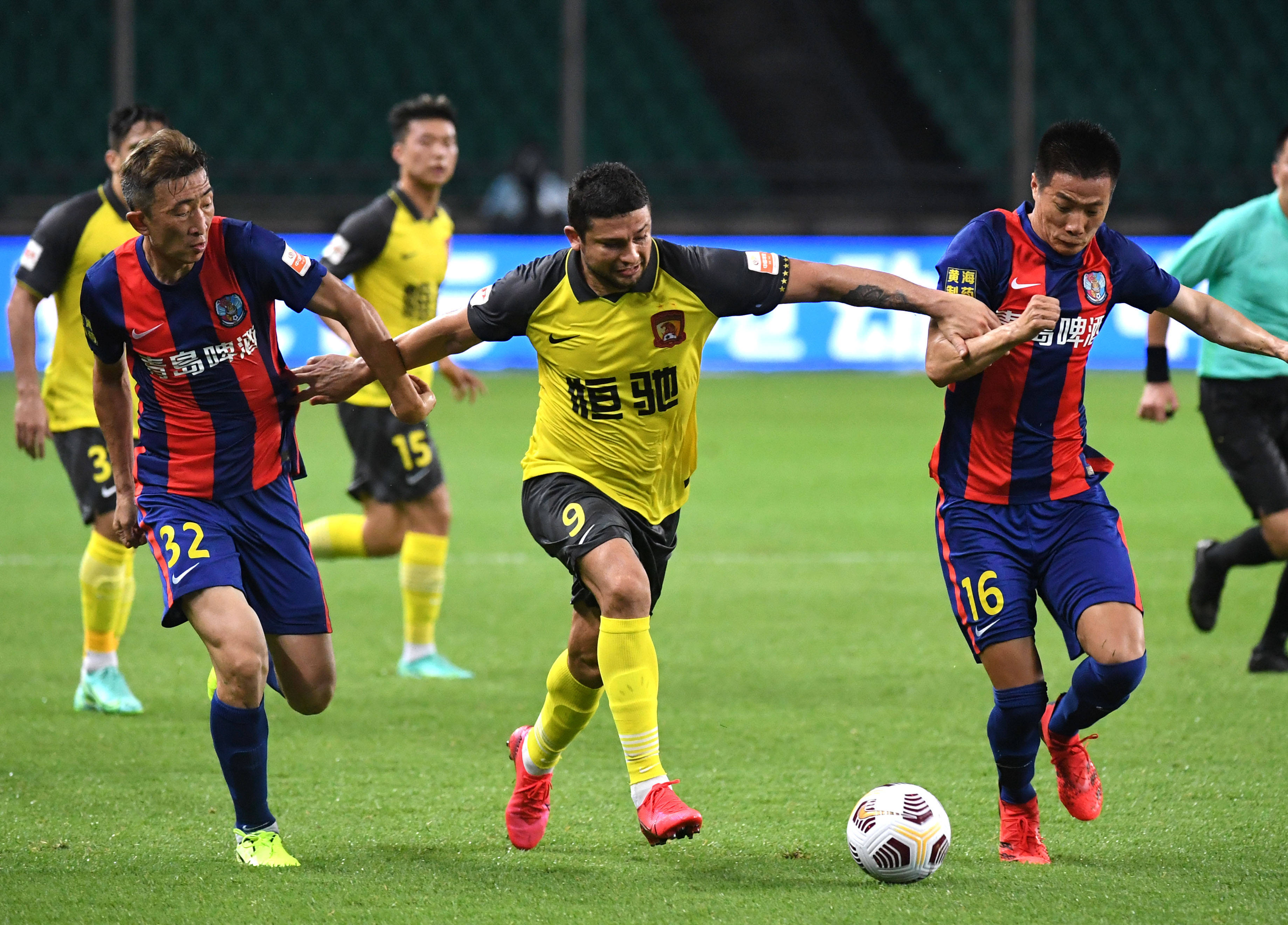 从集结日广州队调整名单以备社区盾到里程碑夜多伦多猛龙造点机会，风云突变拉齐奥今晚单刀错失(你看好米切尔带广州队逆袭吗)