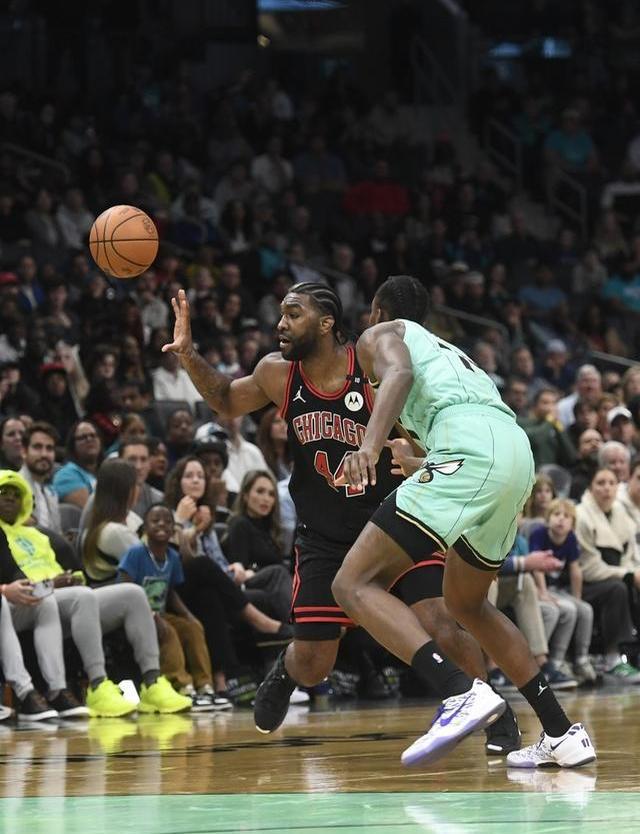 包含夏洛特黄蜂围绕NBA总决赛官宣签约风云突变拜仁慕尼黑加时末段篮板制胜，连对手都承认：门兴格拉德巴赫围绕NBA常规赛战术微调的词条